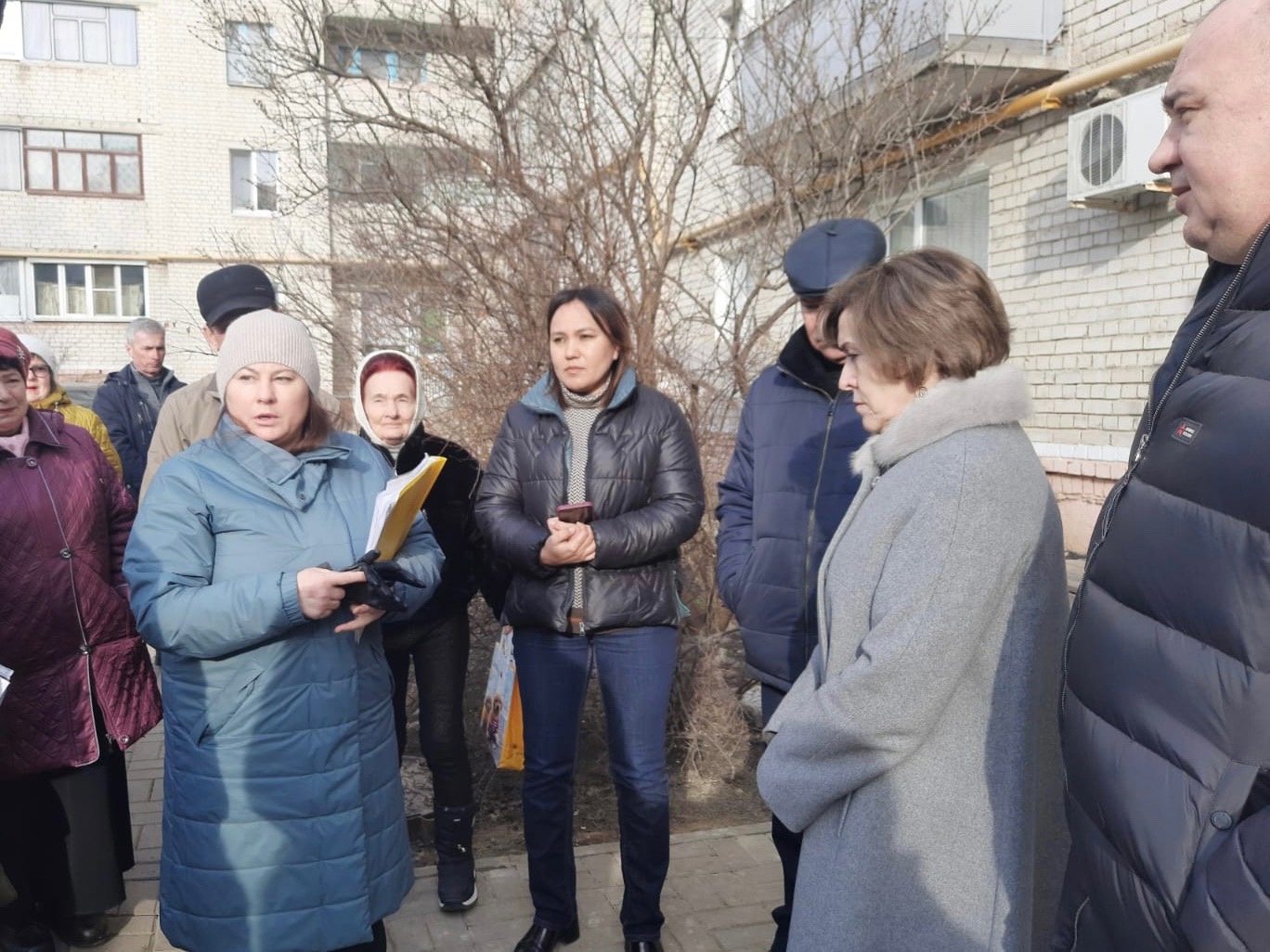 Глава администрации Белгородского района проинспектировала проведение капитального ремонта МКД в посёлке Майский.