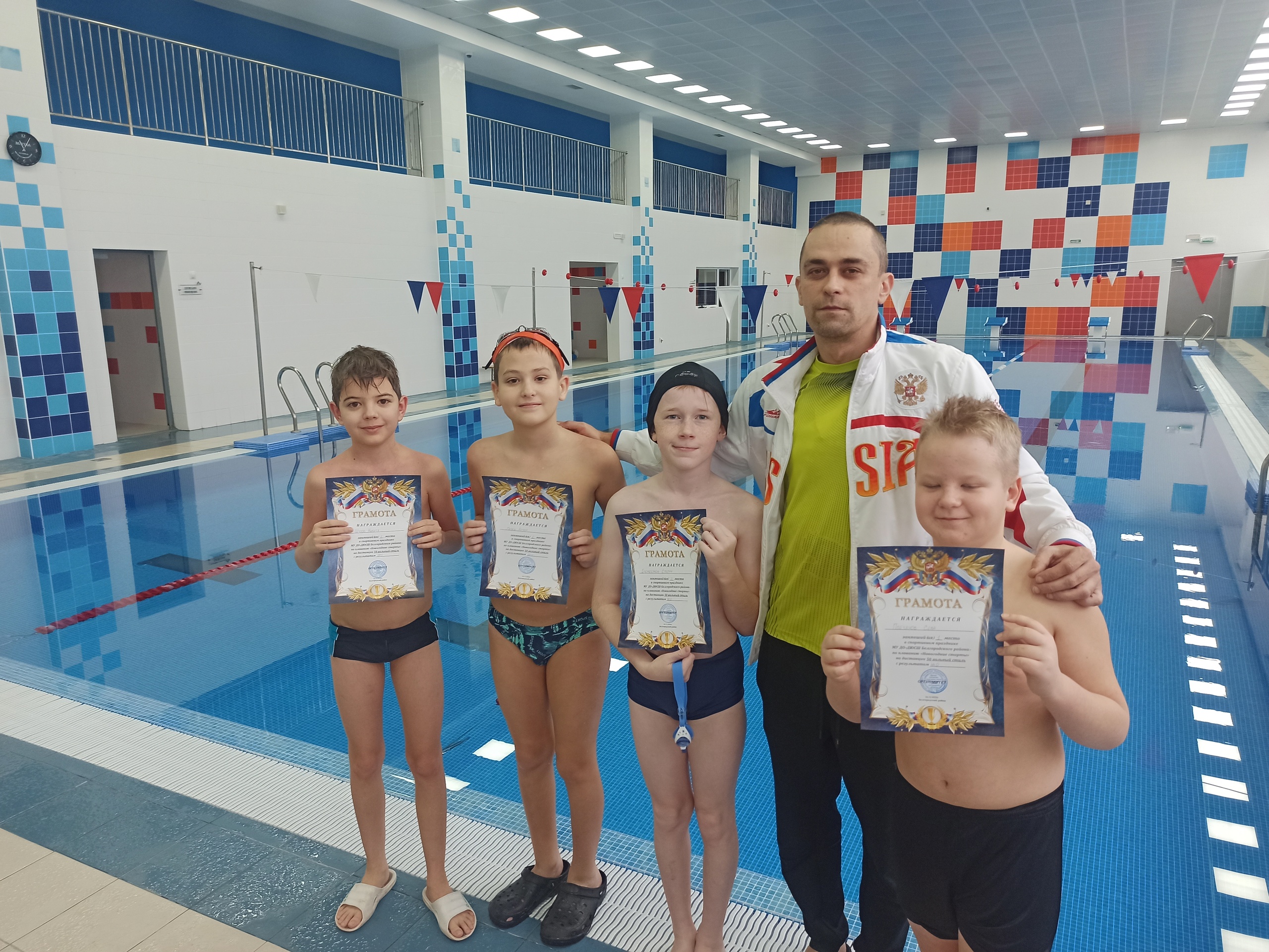В Белгородском районе состоялись праздничные соревнования по плаванию «Новогодние старты»