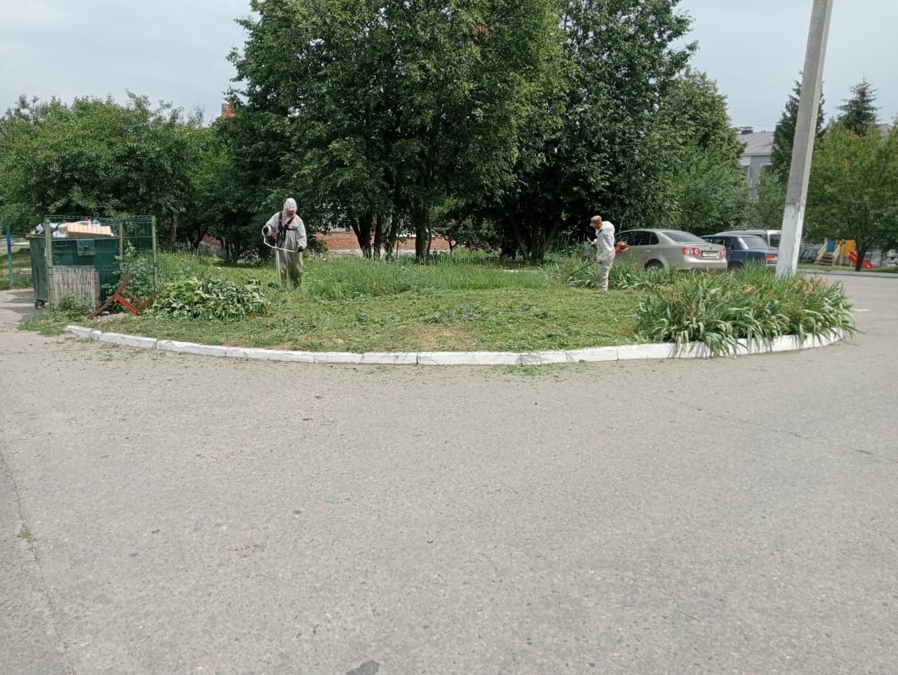 На территории Белгородского района продолжают активно наводить санитарный порядок.