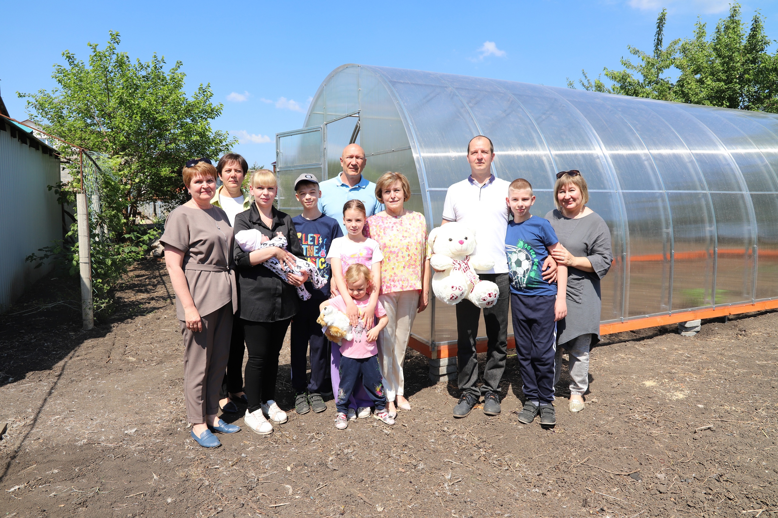 Три многодетные семьи Белгородского района получили меры муниципальной поддержки.