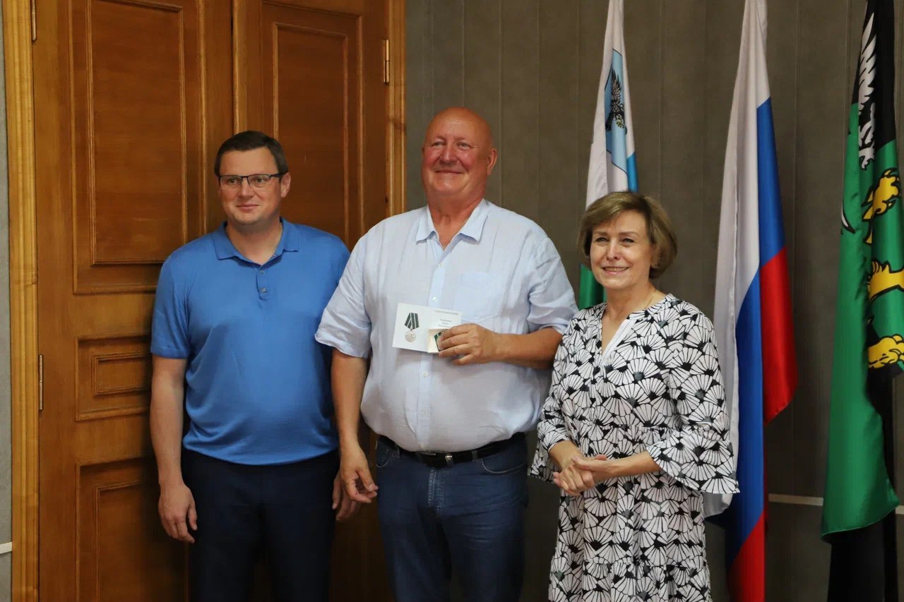 Жителям Белгородского района вручили Юбилейные медали «50 лет Байкало-Амурской магистрали».
