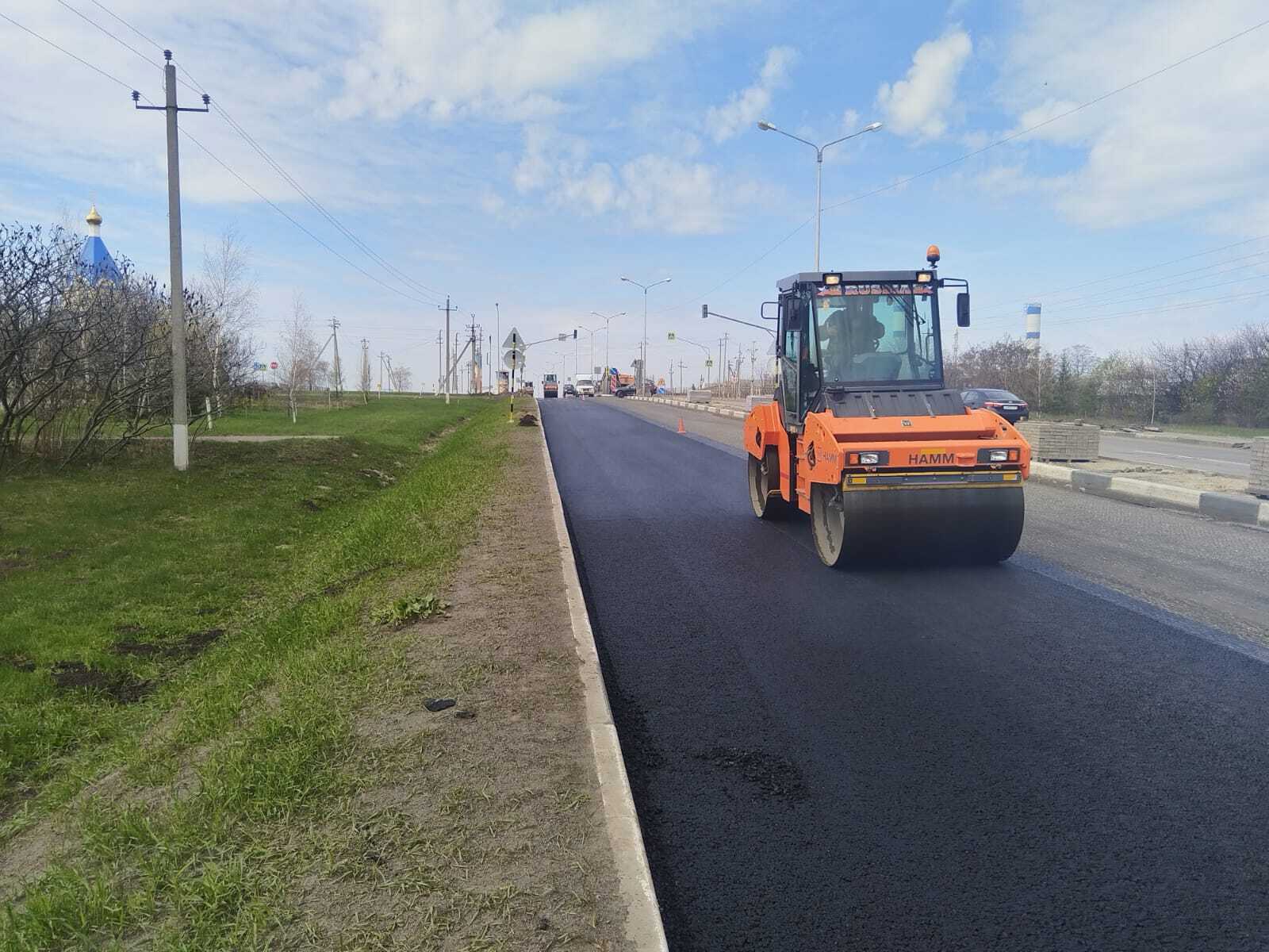 В Белгородском районе продолжается обновление дороги, соединяющей Таврово, Соломино и Разумное.