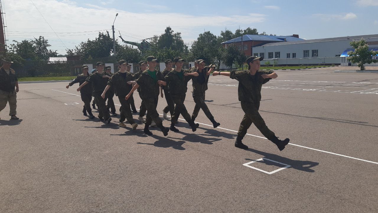Девять школьниц из Белгородского района отправились на военно-исторические сборы «Армата».