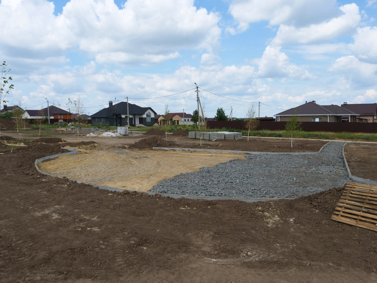 Строительство новой общественной территории началось в посёлке Северный.