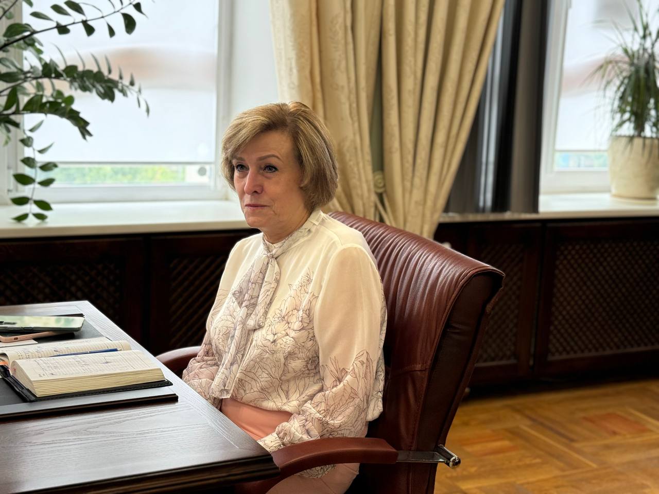 Анна Куташова встретилась с руководителем «Союза пенсионеров России» в Белгородском районе Раисой Жаворонковой.