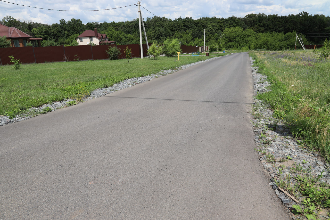 В микрорайоне Центральный села Никольское отремонтировали автомобильные дороги на 12 улицах.