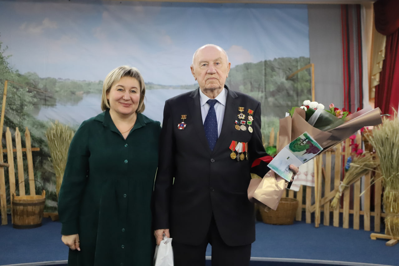 Свой 90-летний юбилей отметил Иван Сергеевич Мишакин из посёлка Комсомольский.
