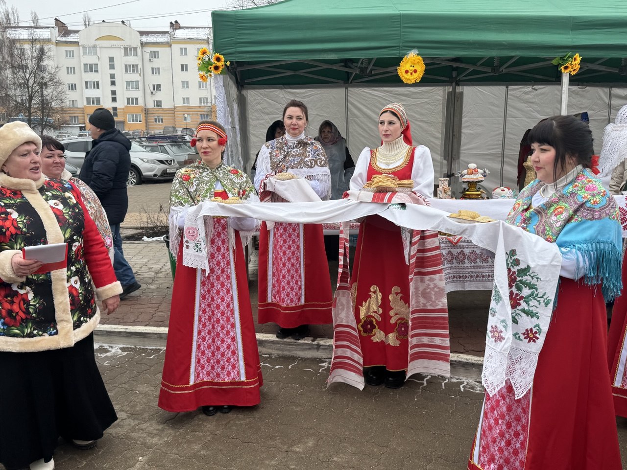 Фестиваль блинов «Масленица в лучших традициях» прошёл в посёлке Северный.