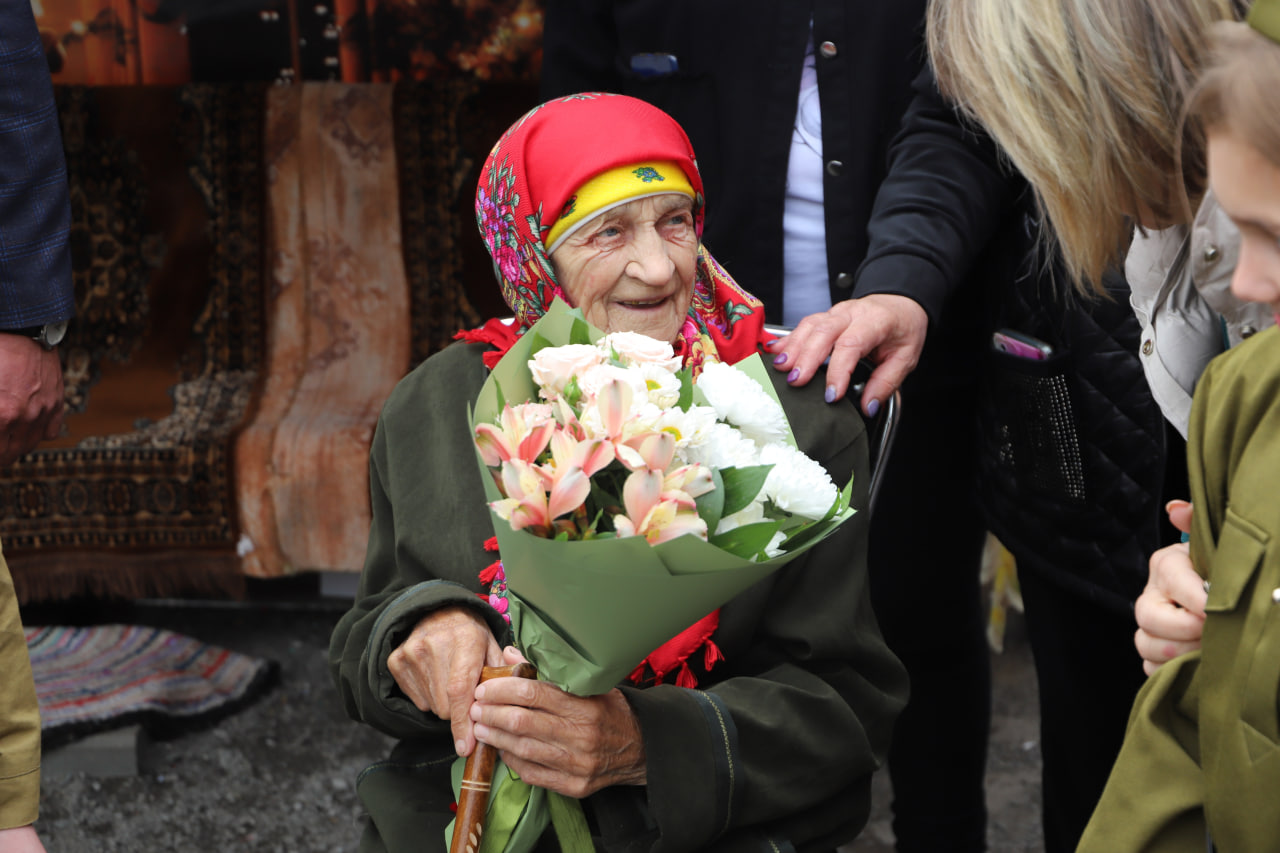 Ветеранов и детей войны поздравляют с наступающим Днём Победы.