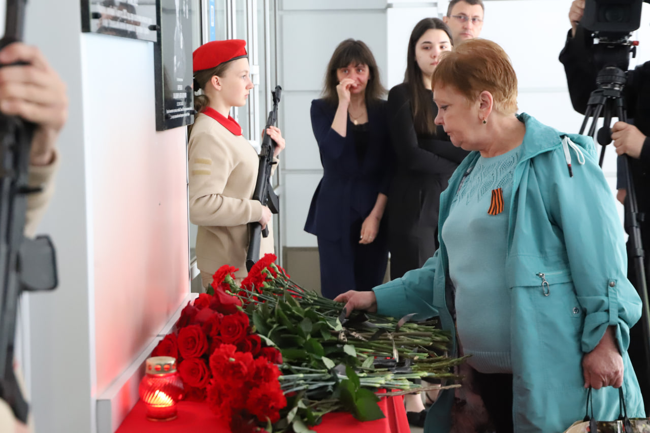 В Северной СОШ №2 открыли мемориальную доску в память о выпускнике Владимире Верченко.