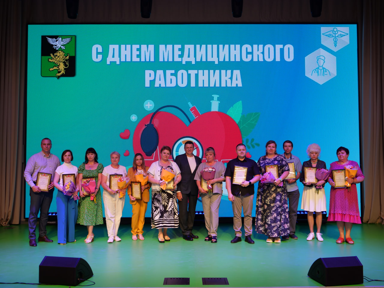 В преддверии Дня медицинского работника в Белгородском районе чествовали людей в белых халатах.