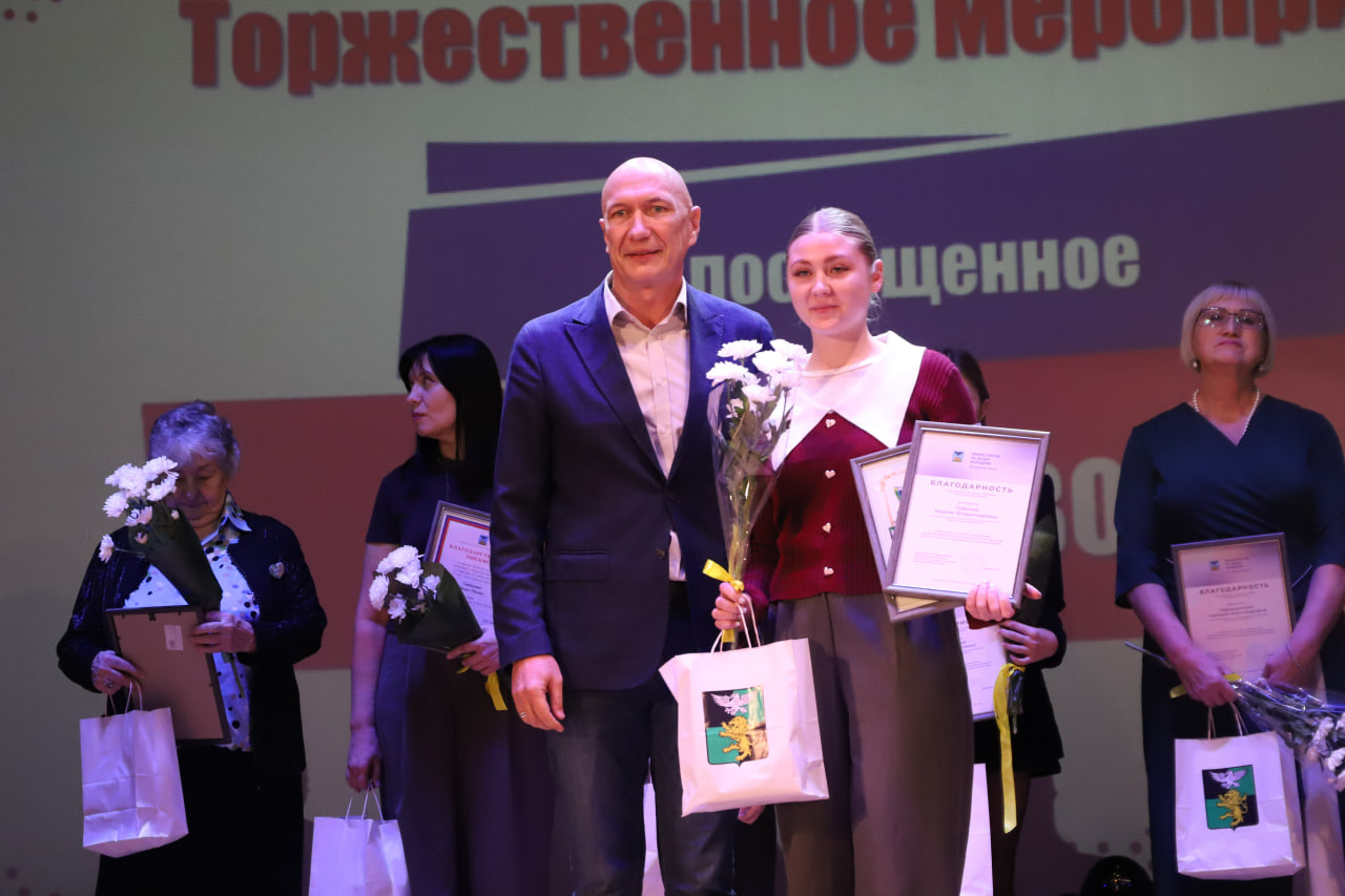 Чествуем тех, кто с душой и без остатка служит во благо нашей страны — волонтёров.