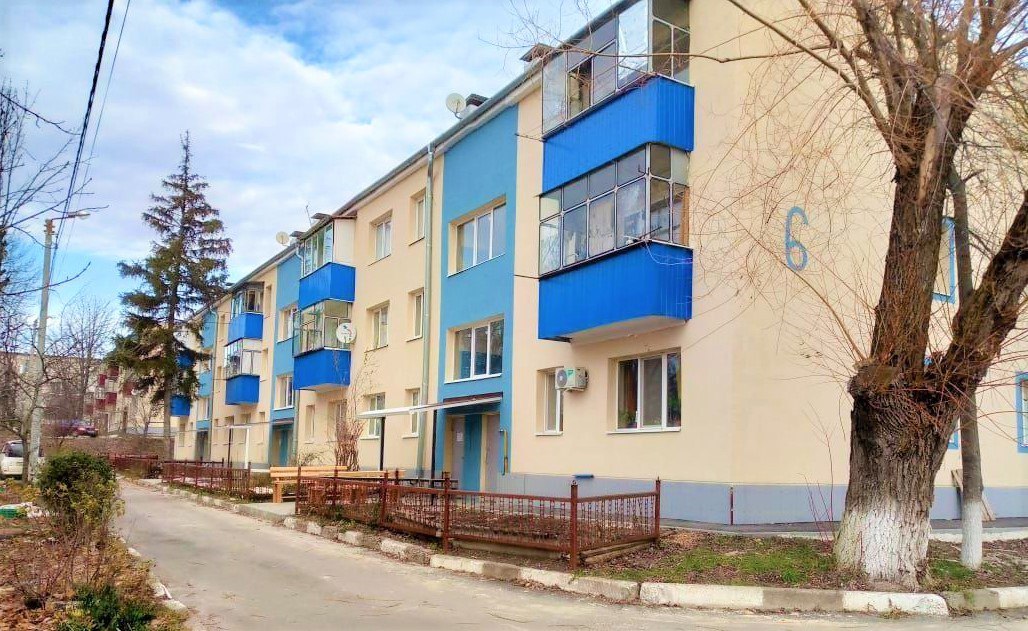 В Комсомольском утеплили фасады шести многоквартирных домов