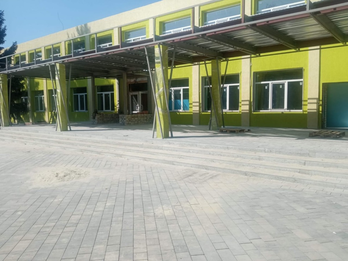 В Хохловской школе имени Василия Адонкина продолжается капитальный ремонт.