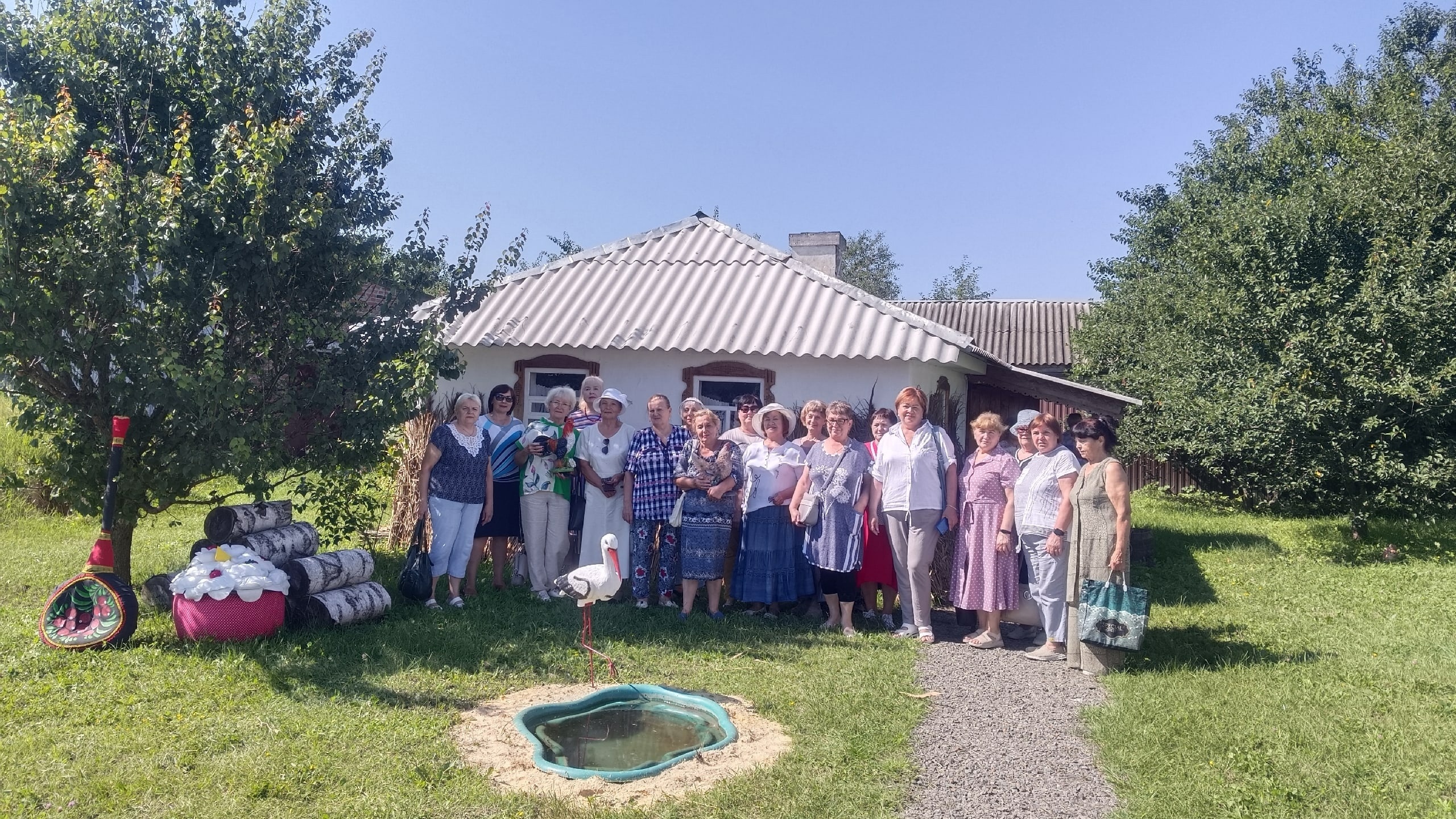 Пожилые жители Белгородского района продолжают путешествовать по области в рамках проекта «К соседям в гости».
