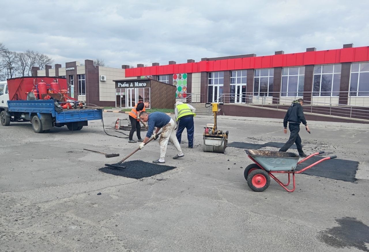 В Белгородском районе продолжается ямочный ремонт автодорог.