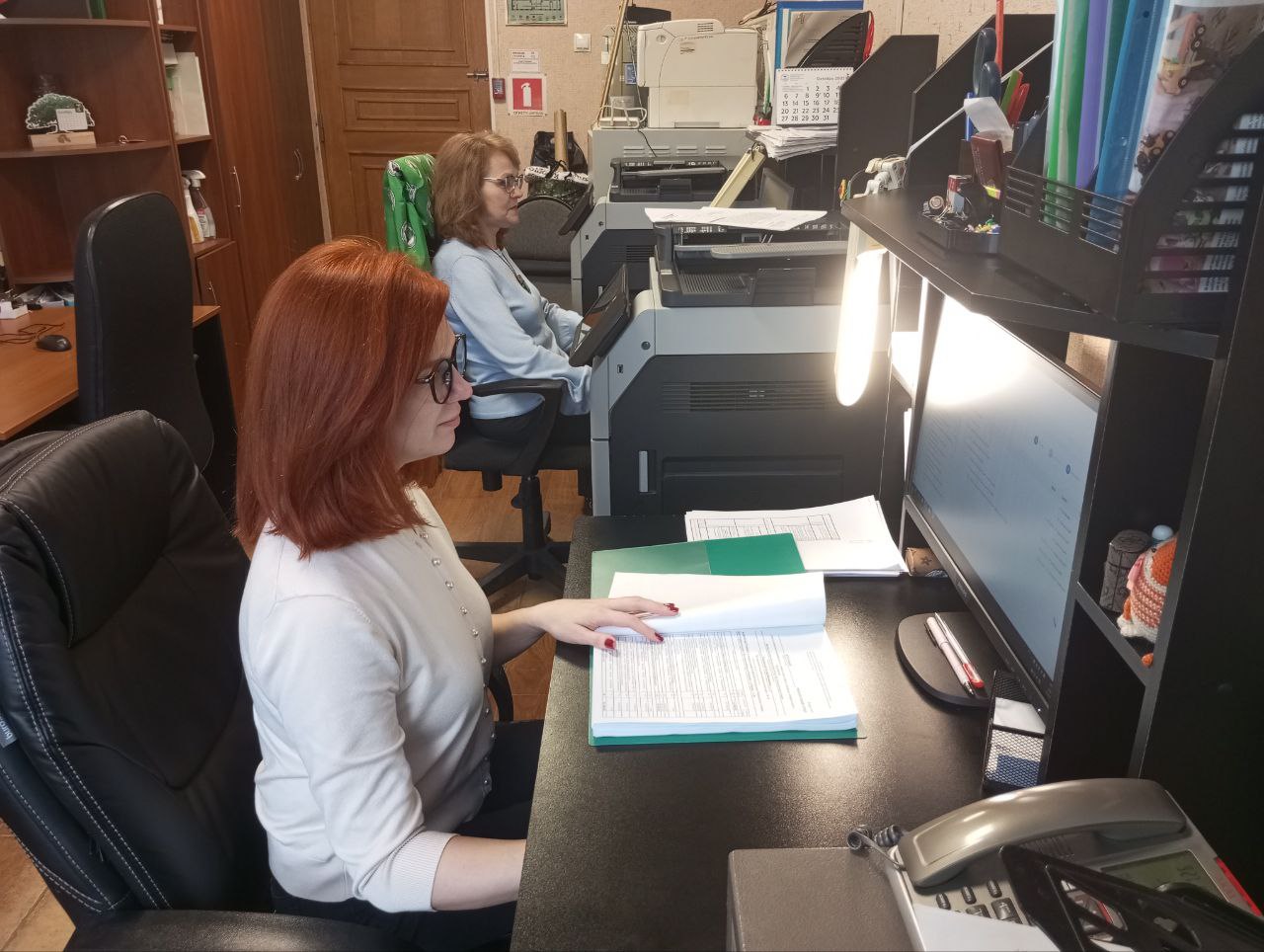 Работа продолжается, внесение и проверка финансовых отчетов..