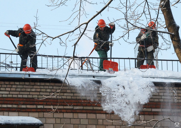 В связи с неблагоприятными погодными условиями Государственная инспекция труда в Белгородской области обращает внимание работодателей на необходимость максимального усиления мер безопасности  при организации работ по очистке от снега