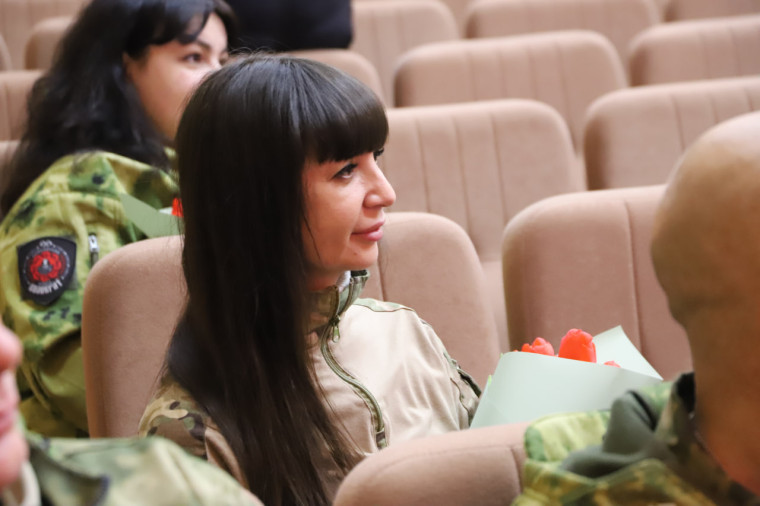 Бойцы территориальной самообороны получили сертификаты на приобретение сезонной формы. Бойцы территориальной самообороны получили сертификаты на приобретение сезонной формы.