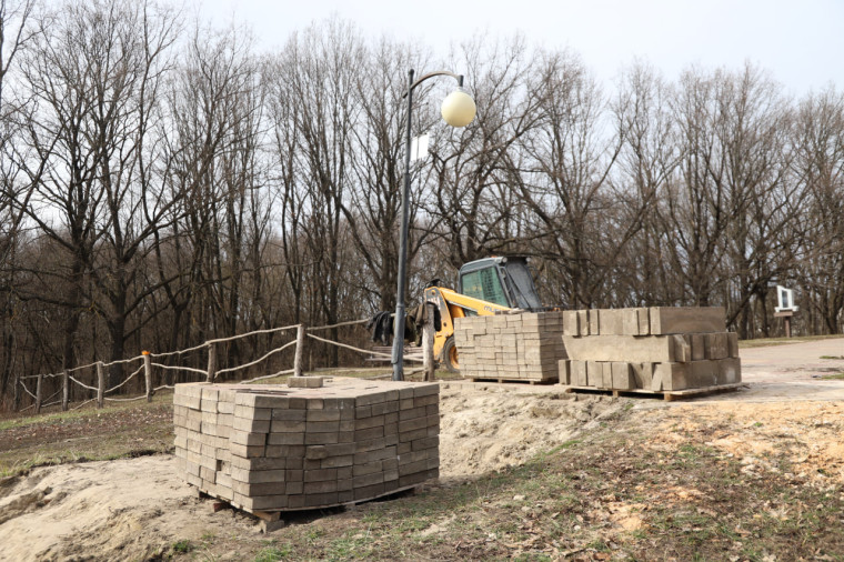 В парке «Под Дубом» стартовали работы по благоустройству рекреационной зоны. В парке «Под Дубом» стартовали работы по благоустройству рекреационной зоны.