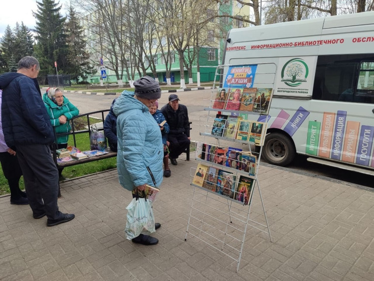 Библиобус продолжает активно путешествовать по уголкам Белгородского района. Библиобус продолжает активно путешествовать по уголкам Белгородского района.