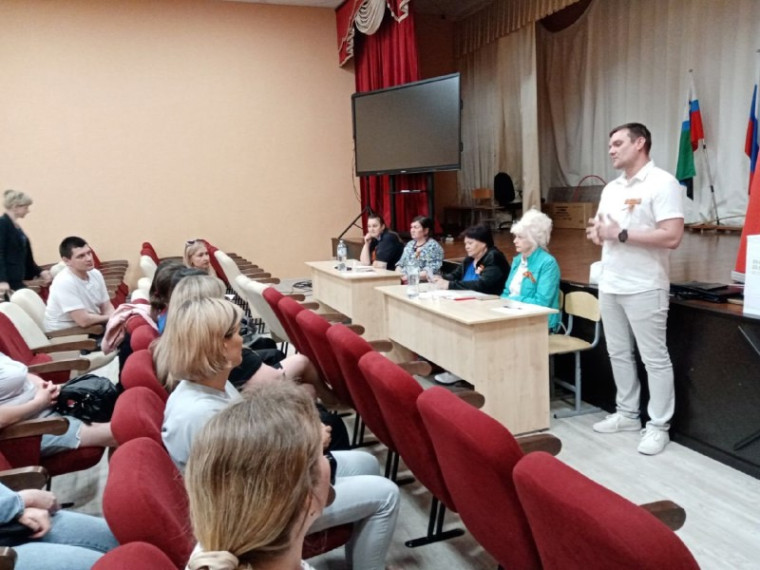 В Северной СОШ №2 прошла открытая встреча с учениками и родителями в формате «вопрос-ответ». В Северной СОШ №2 прошла открытая встреча с учениками и родителями в формате «вопрос-ответ».