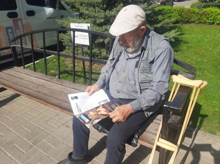 Библиобус дарит радость чтения жителям Белгородского района, проживающим в пунктах временного размещения. Библиобус дарит радость чтения жителям Белгородского района, проживающим в пунктах временного размещения.