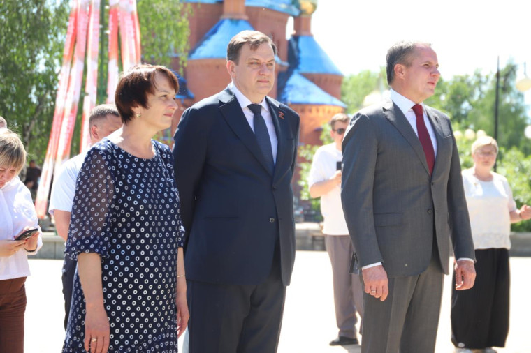 В Белгородском районе прошла торжественная линейка, посвящённая выпускникам 11 классов из приграничья. В Белгородском районе прошла торжественная линейка, посвящённая выпускникам 11 классов из приграничья.