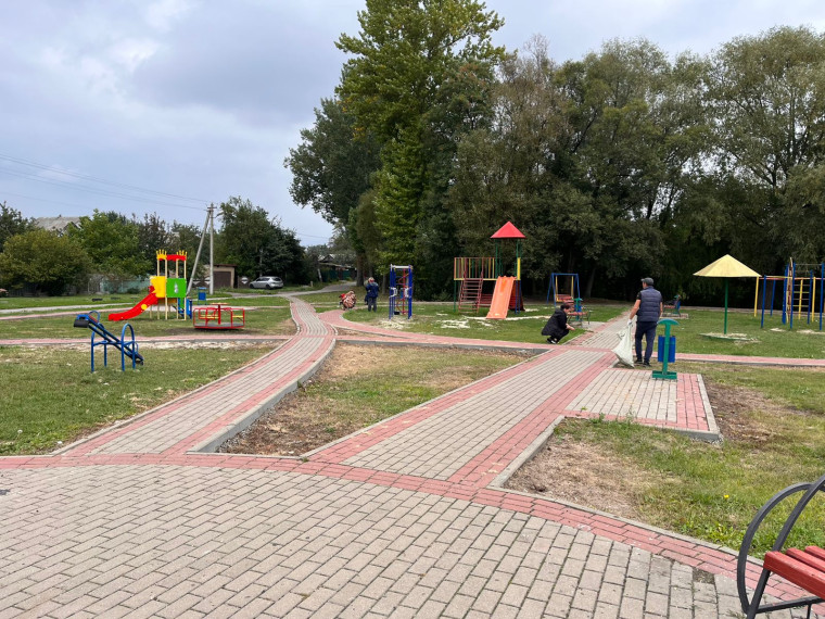 Жители Белгородского района вышли на уборку территорий. Жители Белгородского района вышли на уборку территорий.