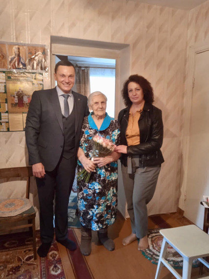 Жительница посёлка Разумное Надежда Семёновна Малаева отметила 98-ой день рождения.
