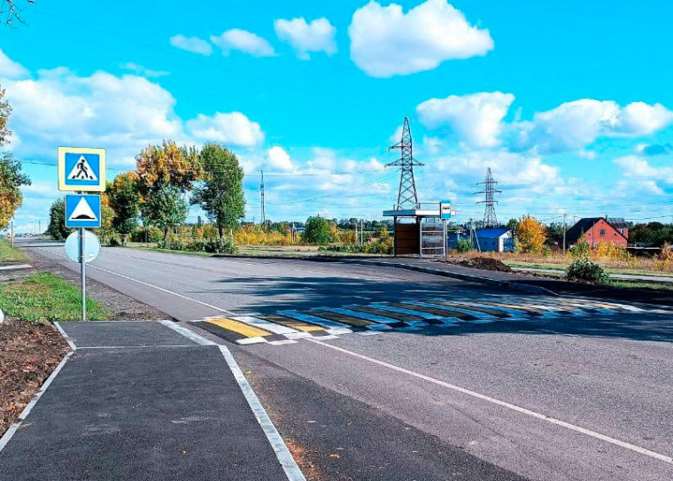 На подъезде к поселку Октябрьский установили остановки общественного транспорта.