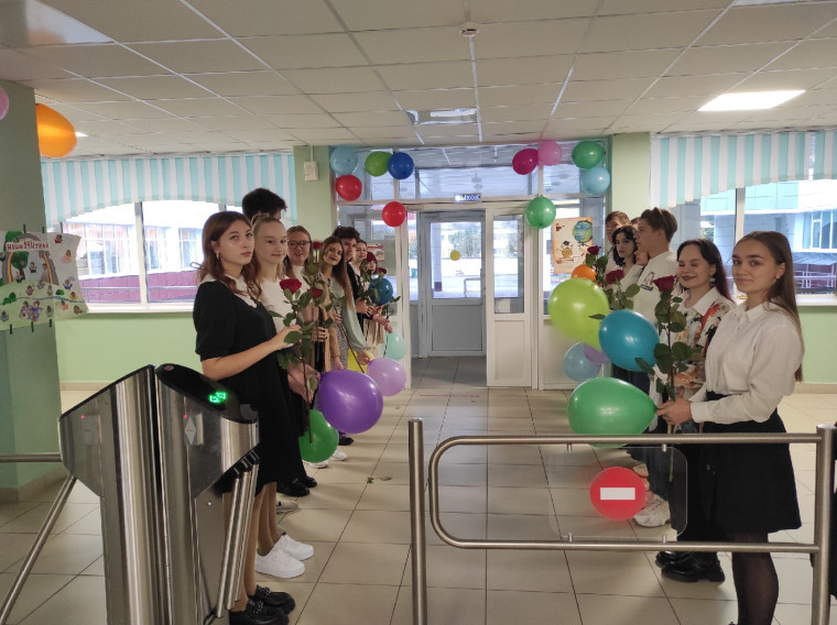 В детских садах и школах Белгородского района прошли акции и концерты, посвящённые Дню учителя.