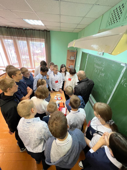 В Разуменской СОШ № 3 регулярно проводятся уроки и классные часы безопасности. В Разуменской СОШ № 3 регулярно проводятся уроки и классные часы безопасности.