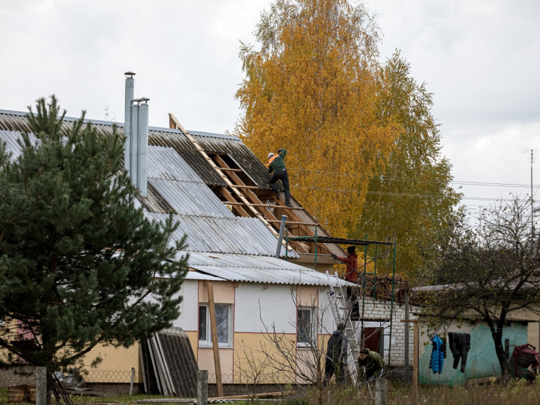 В селе Никольское восстанавливают жилые дома, повреждённые после обстрела.