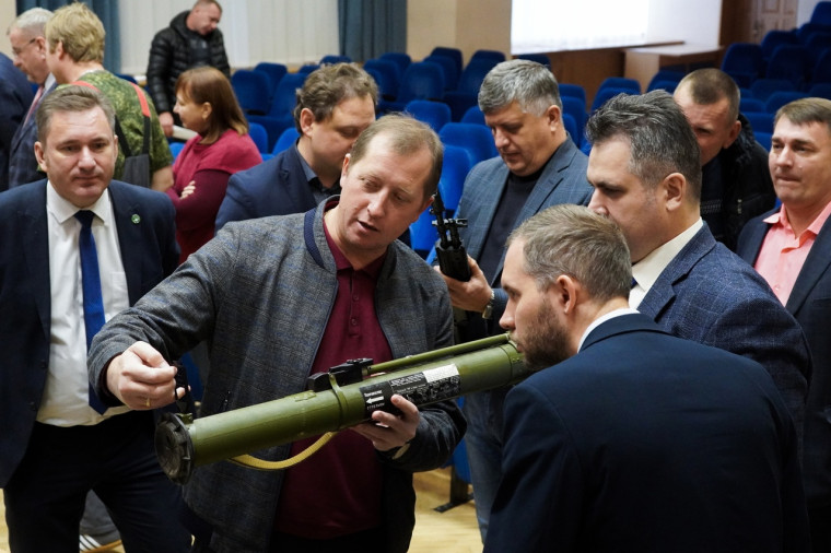 Для сотрудников Белгородского ГАУ провели занятия по начальным знаниям в области обороны и военной подготовки.