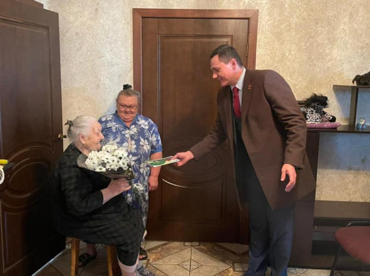 Сегодня поздравления с 90-летним юбилеем принимает жительница посёлка Новосадовый.