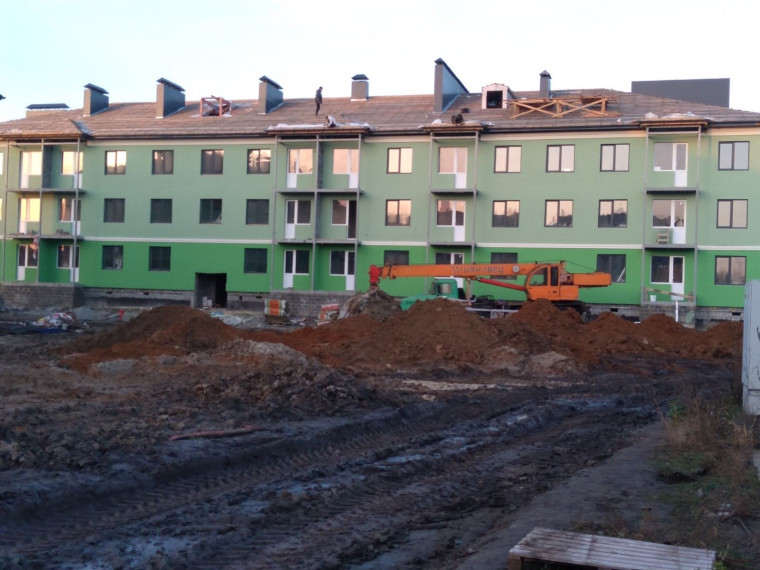 В микрорайоне «Четыре сезона» посёлка Разумное продолжается строительство многоквартирных домов.