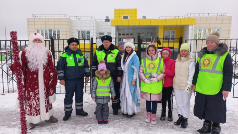 На базе детского сада №22 посёлка Северный прошла социальная акция «Снежинка безопасности».