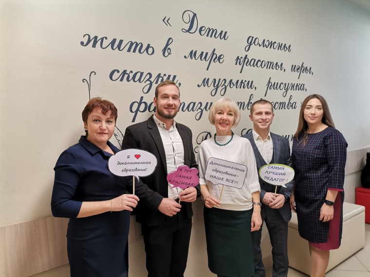 На празднике в честь Единого дня дополнительного образования наградили педагогов Белгородского района. На празднике в честь Единого дня дополнительного образования наградили педагогов Белгородского района.