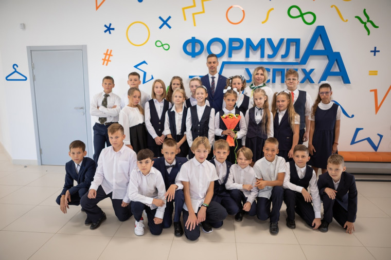 Одним из важнейших событий 2022 года в Белгородском районе стало открытие новой школы на 1100 мест в Таврово-4. Одним из важнейших событий 2022 года в Белгородском районе стало открытие новой школы на 1100 мест в Таврово-4.