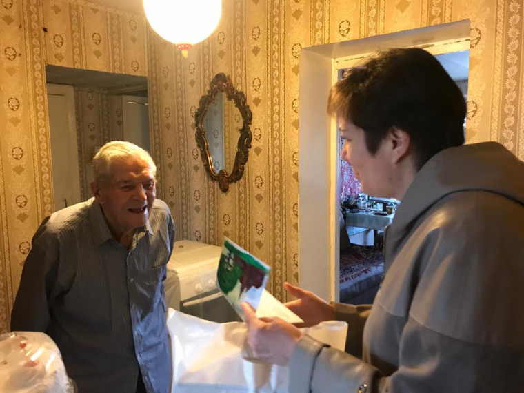 Житель Белгородского района отмечает юбилей. Житель Белгородского района отмечает юбилей.