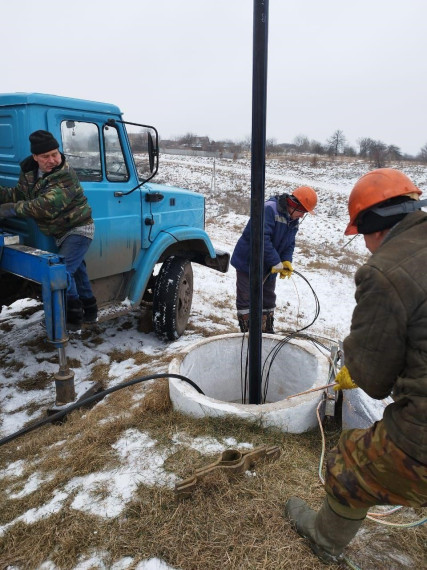 В микрорайоне «Крутой Лог-24» заменили оборудование в скважинах на воду.