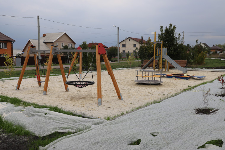 В 2022 году в рамках федерального проекта «Формирование комфортной городской среды» в Новосадовом-26 построили детскую и спортивную площадки.