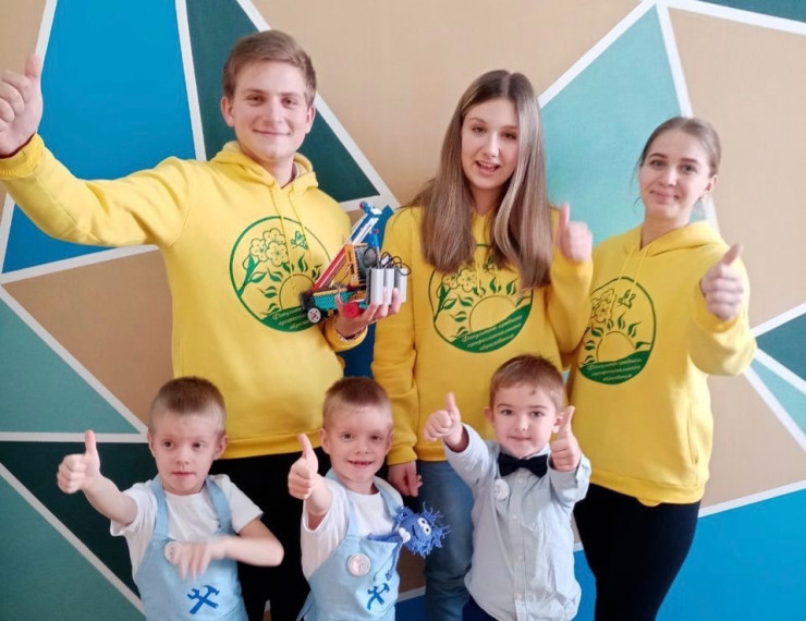 Волонтёрский студенческий отряд «Агровэй» Белгородского ГАУ им Василия Горина посетил юных друзей из Тавровского детского сада №23. Волонтёрский студенческий отряд «Агровэй» Белгородского ГАУ им Василия Горина посетил юных друзей из Тавровского детского сада №23.