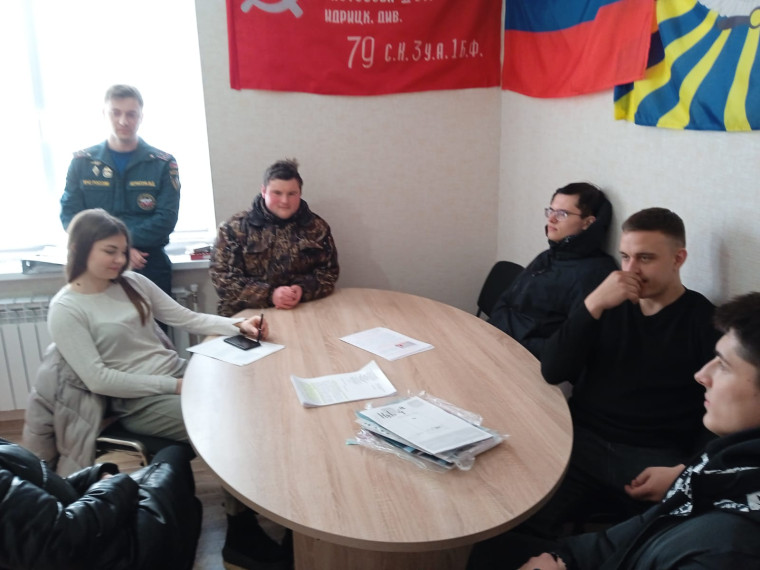 Для детей-сирот и детей, оставшимися без попечения родителей, провели беседу на тему: «Что делать при обнаружении беспилотника?». Для детей-сирот и детей, оставшимися без попечения родителей, провели беседу на тему: «Что делать при обнаружении беспилотника?».