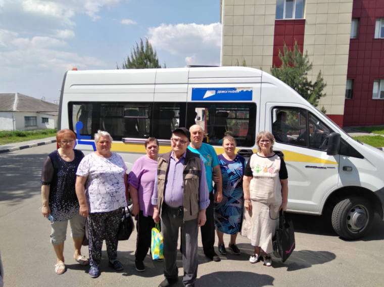 В рамках регионального проекта «Старшее поколение» в Белгородском районе продолжается доставка пожилых граждан старше 65 лет в медицинские учреждения.