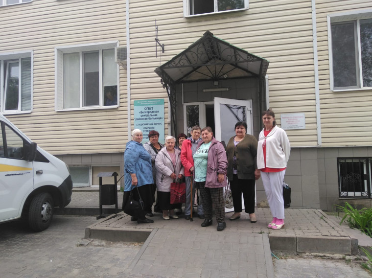 Жители Ясных Зорей воспользовались услугой доставки в медицинское учреждение. Жители Ясных Зорей воспользовались услугой доставки в медицинское учреждение.
