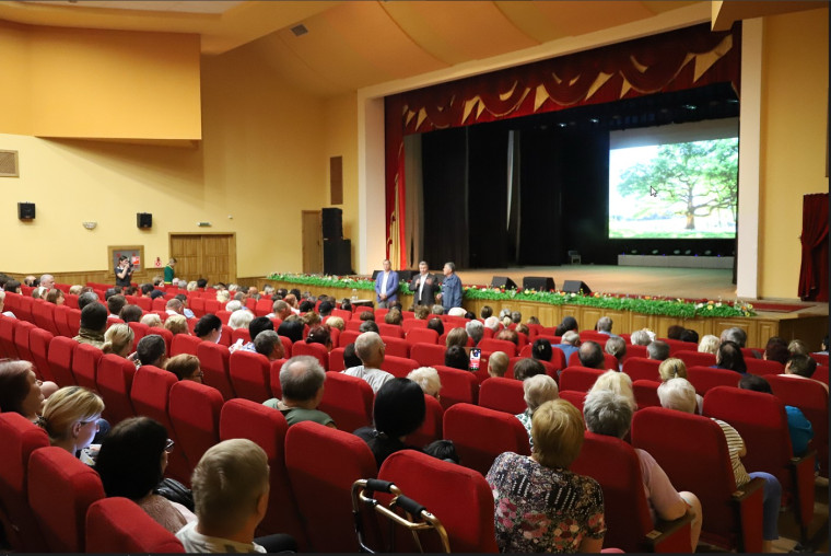Владимир Перцев встретился с жителями Шебекинского горокруга, которые сейчас находятся в нашем районе. Владимир Перцев встретился с жителями Шебекинского горокруга, которые сейчас находятся в нашем районе.