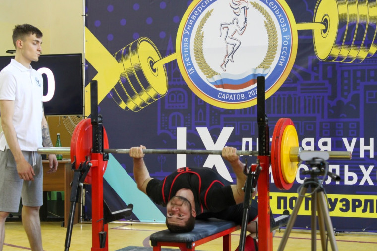 Житель посёлка Майский взял золото на Чемпионате России по пауэрлифтингу. Житель посёлка Майский взял золото на Чемпионате России по пауэрлифтингу.