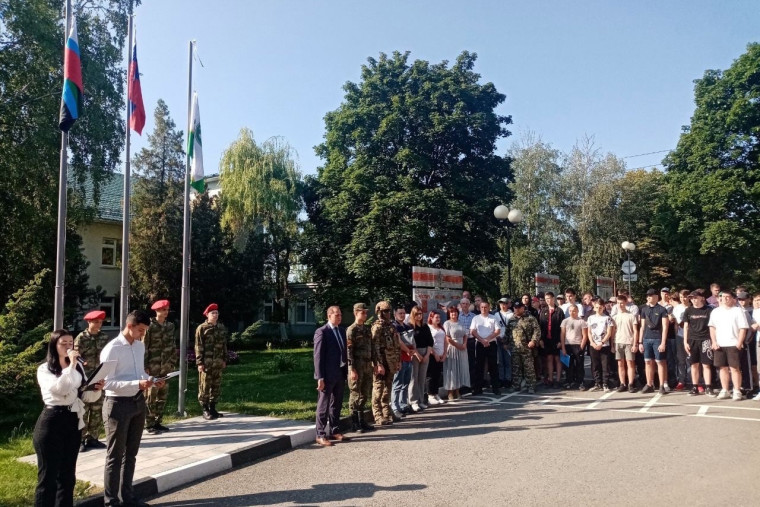 Студенты и школьники Белгородского района принимают участие в военно-исторических сборах «Армата». Студенты и школьники Белгородского района принимают участие в военно-исторических сборах «Армата».